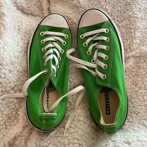 Green low top converse